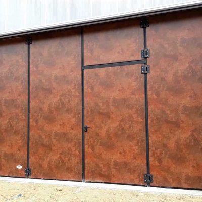 Portoni a libro con effetto radica legno