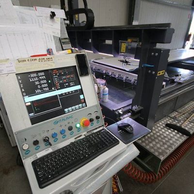 Computer per la lavorazione dei portoni semi-lavorati